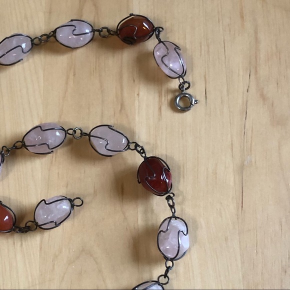 SOLD Vintage 21” Tumbled Oval Caged Rose Quartz & Carnelian Stone Metal Necklace - Picture 4 of 4